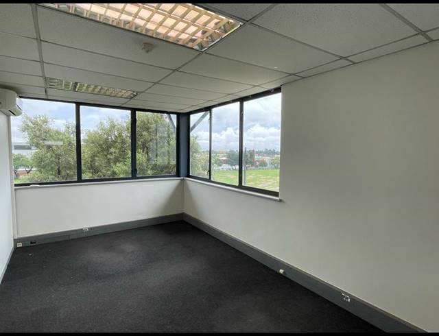 BUSINESS PROPERTY TO RENT IN LOUWLARDIA